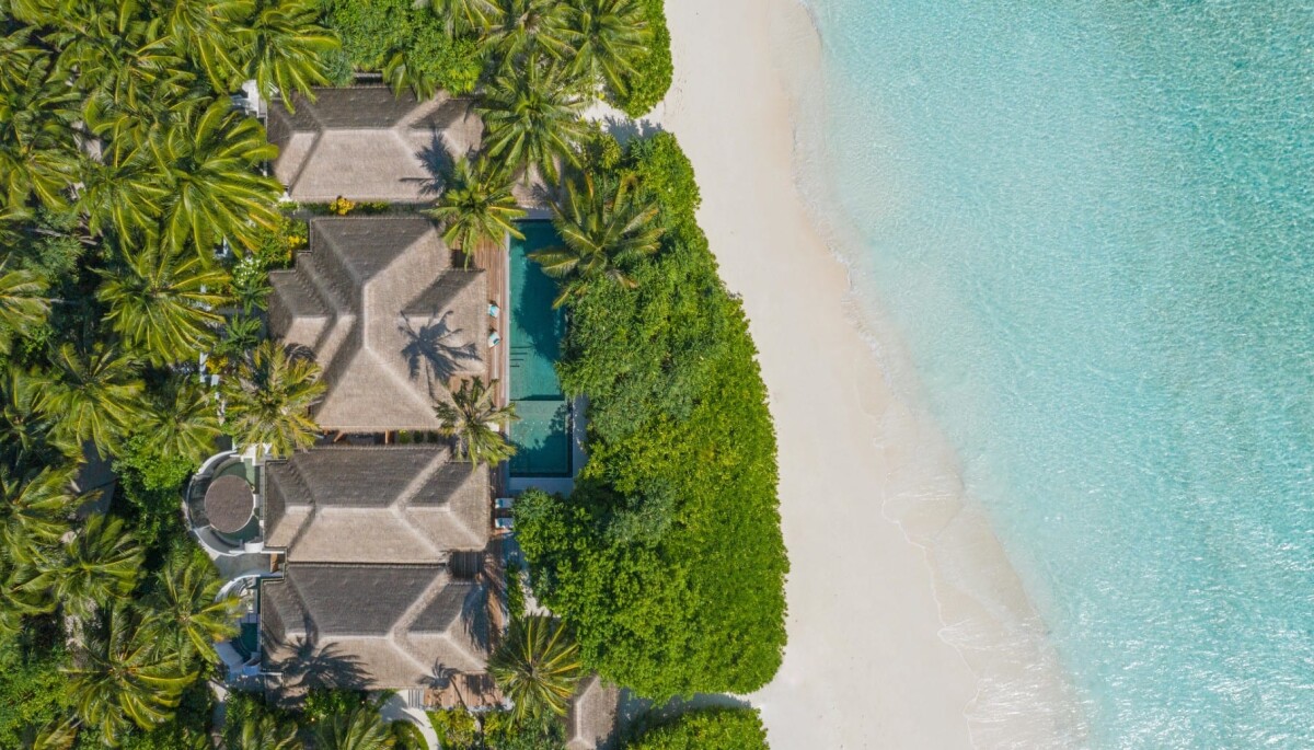 anantara-kihavah-maldives-villas-akih-beach-pool-residence-aerial