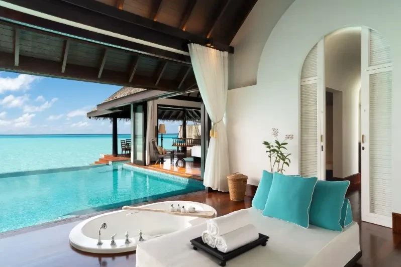 anantara-kihavah-maldives-villas-anantara-kihavah-over-water-villa-bathroom-view