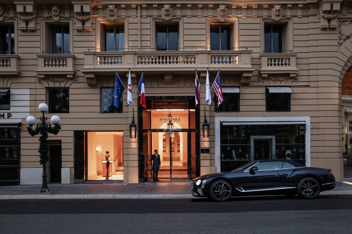 anantara-plaza-nice-hotel-anantara-plaza-nice-hotel-entrance-doorman-bentley-wide