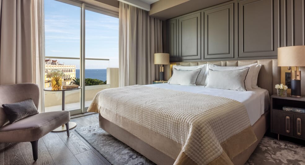 anantara-plaza-nice-hotel-deluxe-sea-garden-view-balcony-bed-hero-984x532