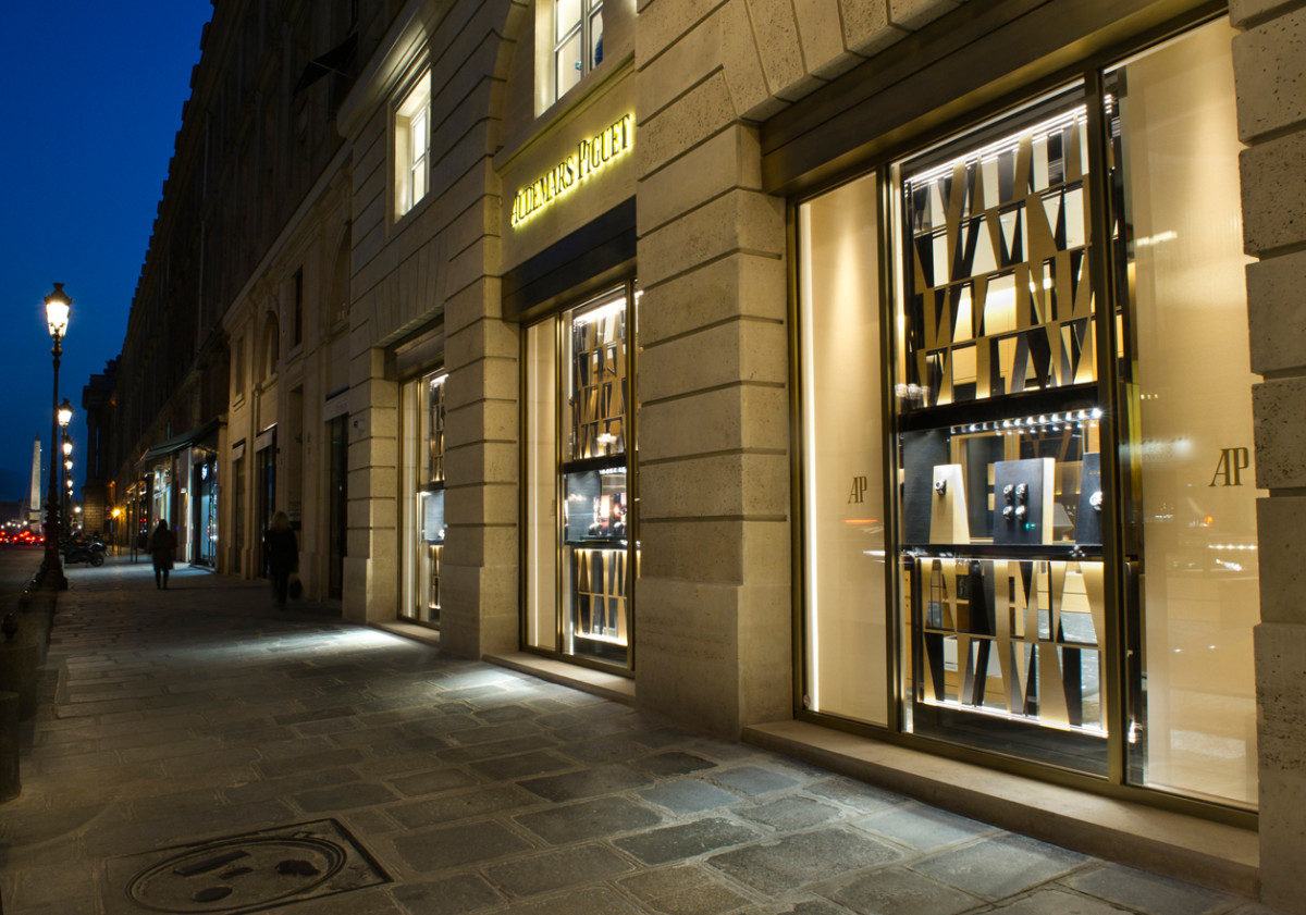 audemars-piguet-audemars-piguet-boutique-paris-rue-royale-outside-night-original