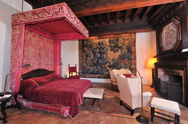 chateau-de-bagnols-relais-chateaux-guest-room