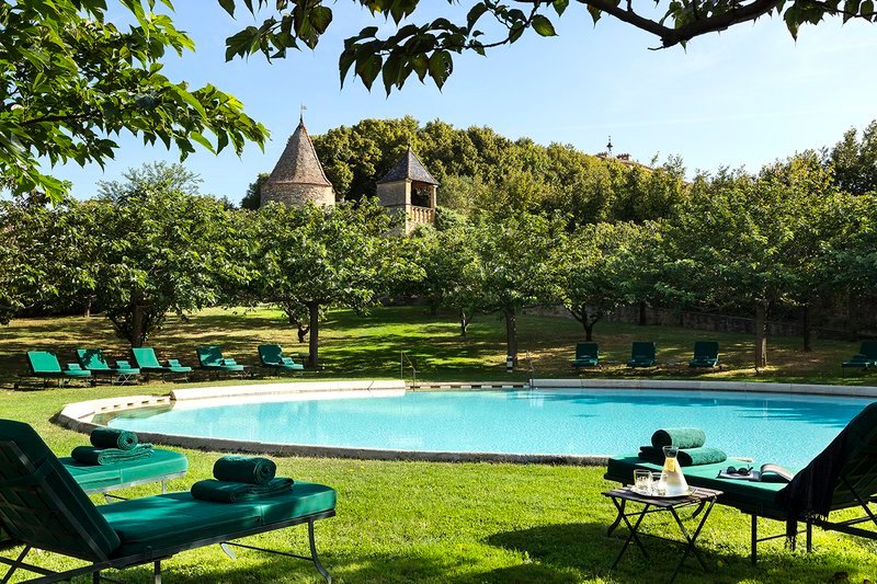 chateau-de-bagnols-relais-chateaux-pool