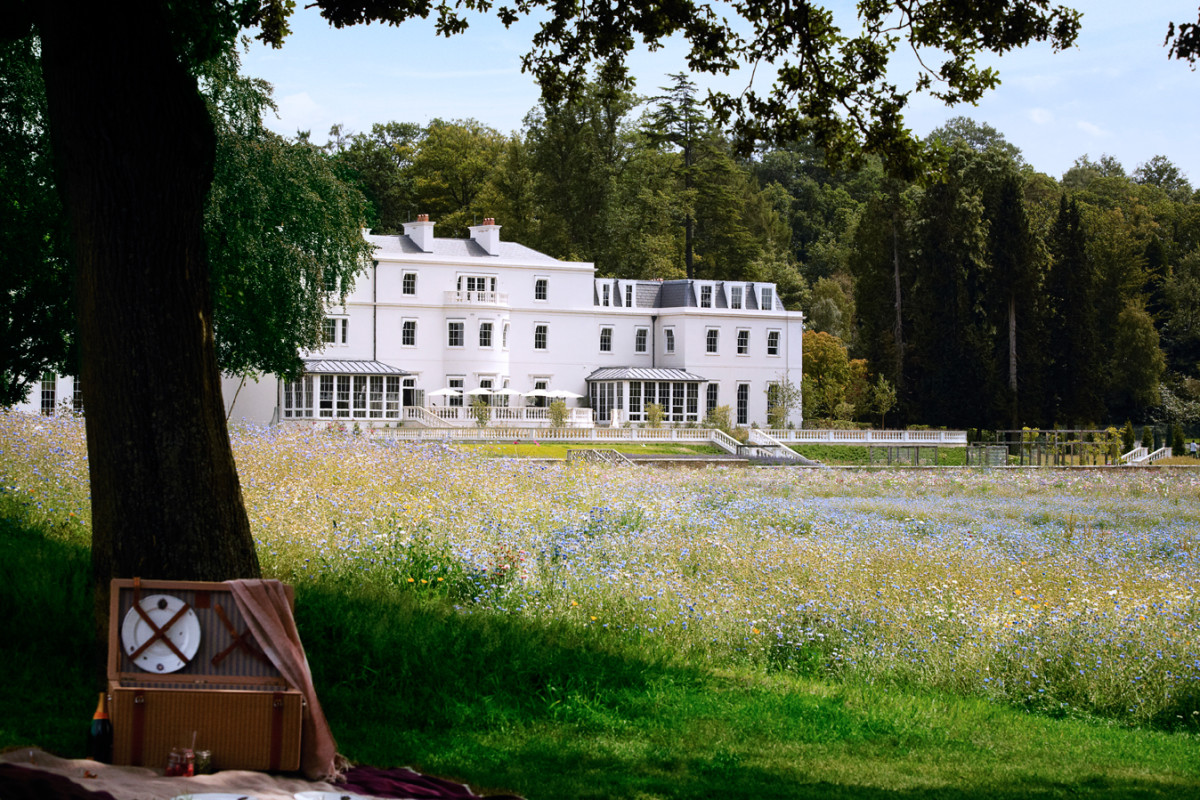 dorchester-collection-coworth-park-exterior-summer