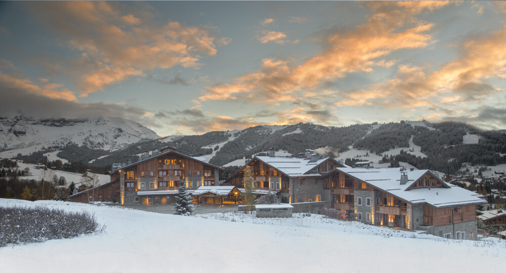 four-seasons-hotel-megeve-four-seasons-megeve-fs-megeve-exterior-night