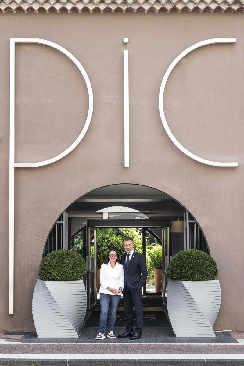 groupe-pic-c-picvalence-hotelpic-anne-sophie-pic-et-david-sinapian-facade-pic-valence-anneemmanuellethion-1-1