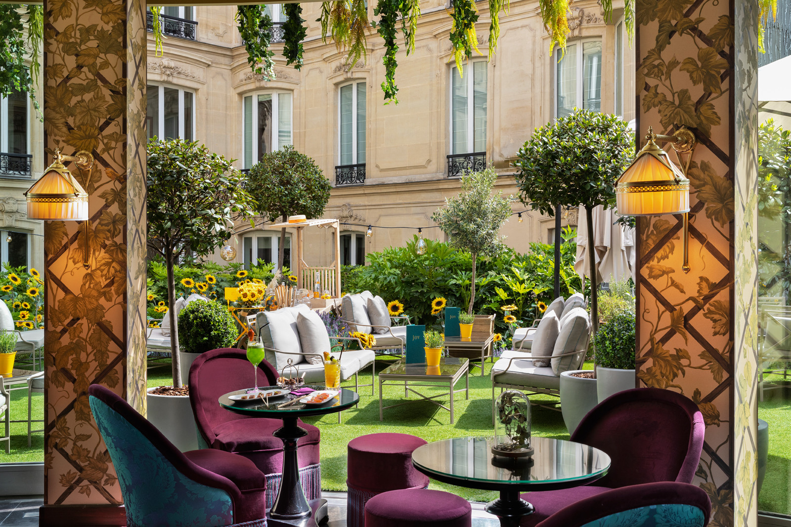 hotel-barriere-le-fouquets-750-hotel-barriere-le-fouquets-paris-restaurant-le-joy