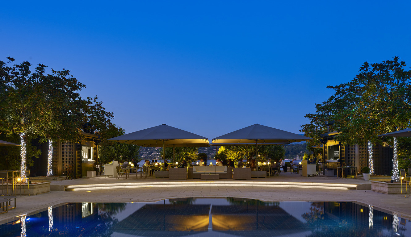hotel-president-wilson-umami-by-michel-roth-restaurant-by-the-pool-resized