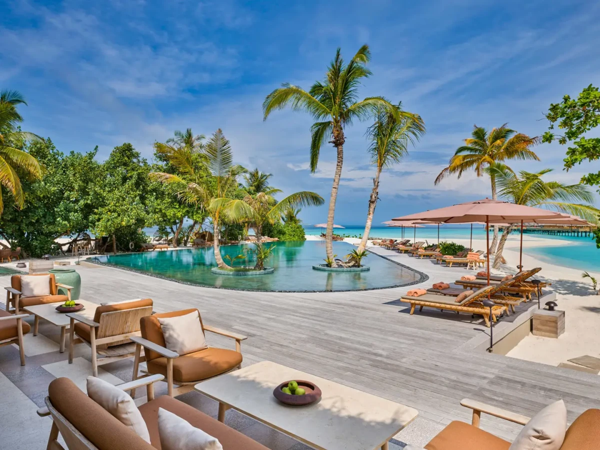joali-maldives-96118-root-pool-outdoor-pool