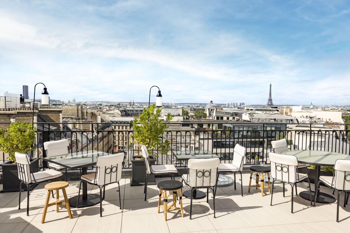 kimpton-st-honore-paris-kimptonsthonore-sequoia-rooftop-bar-eiffel-tower-view-jerome-galland-1-3