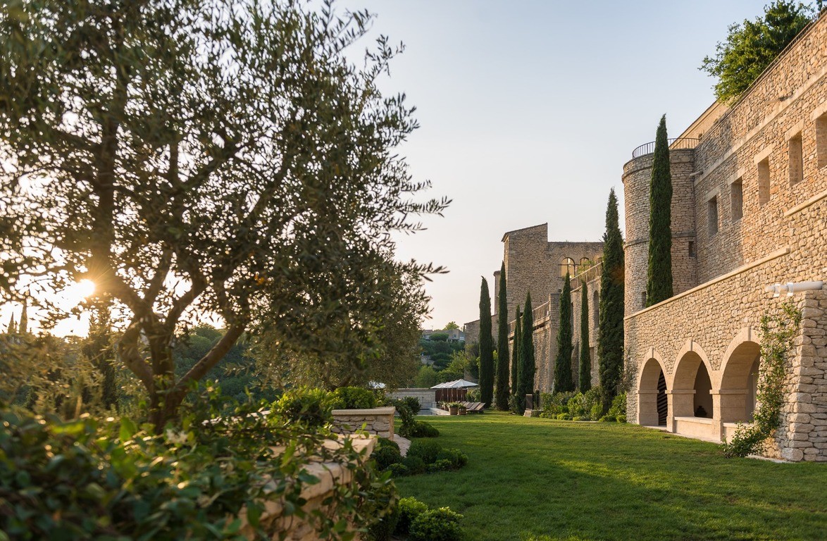 la-bastide-gordes-la-bastide-de-gordes-facade-3-resized