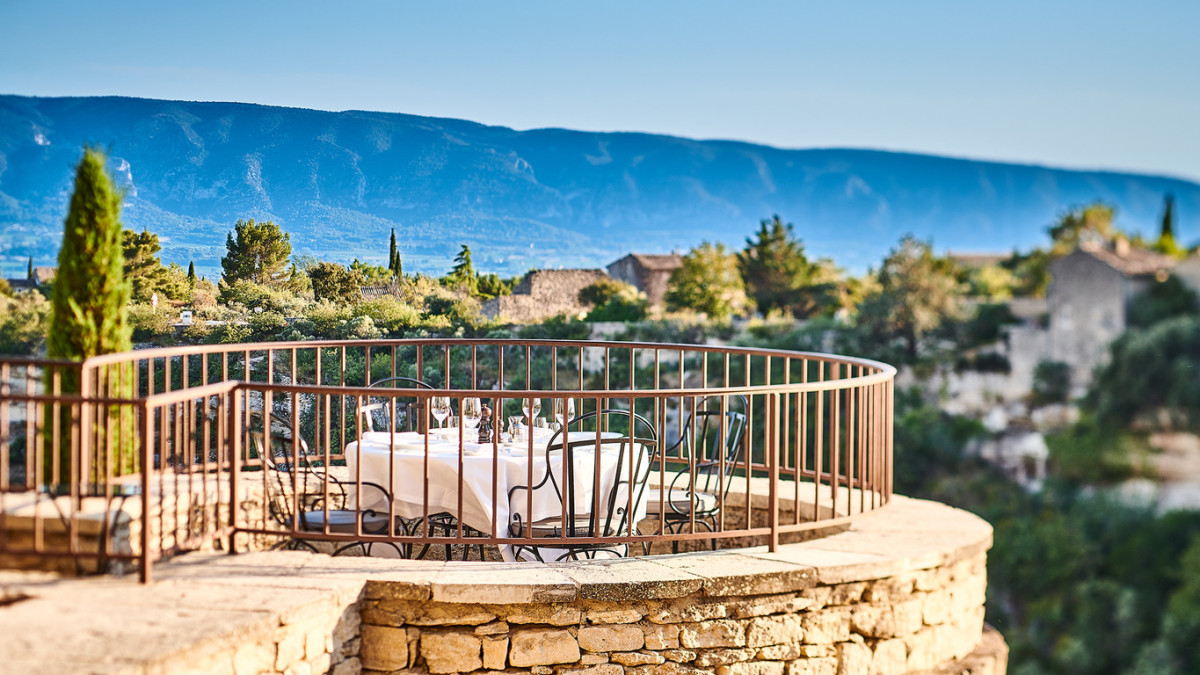 la-bastide-gordes-lorangerie-terrasse-6-resized