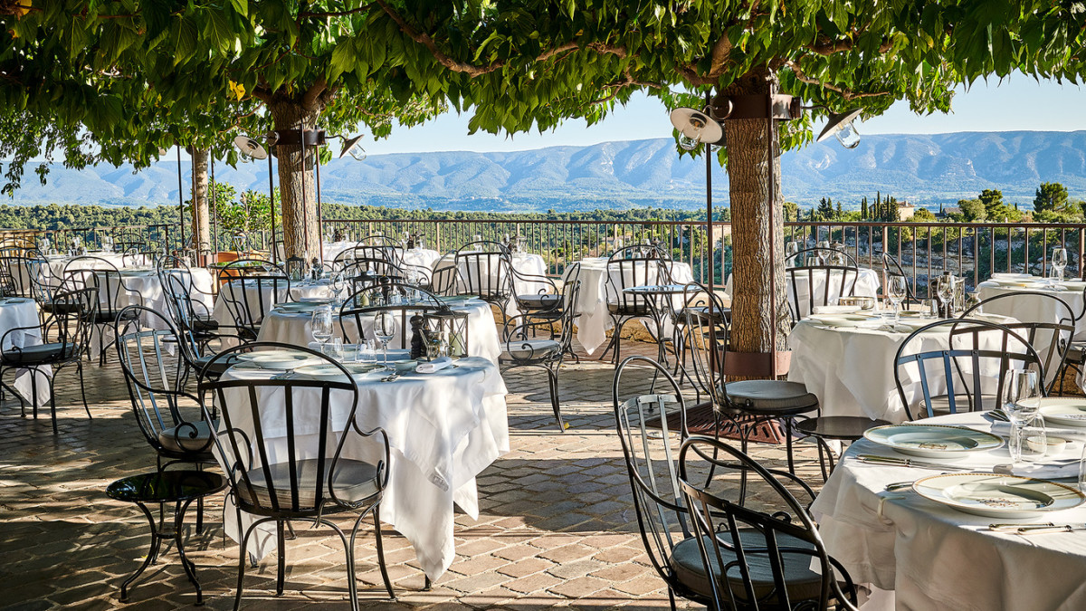 la-bastide-gordes-lorangerie-terrasse-7-resized