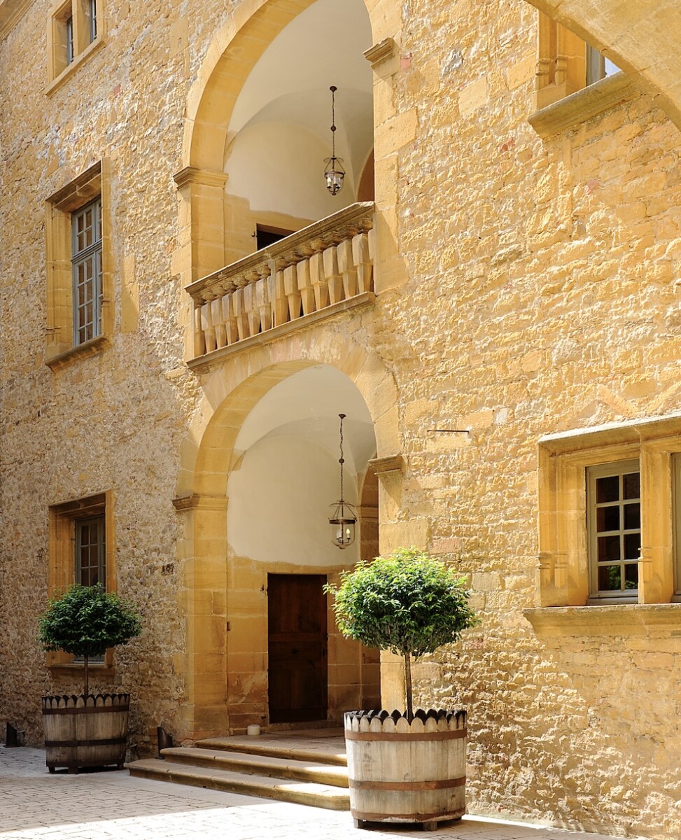 le-chateau-de-bagnols-698d87d44fb1a