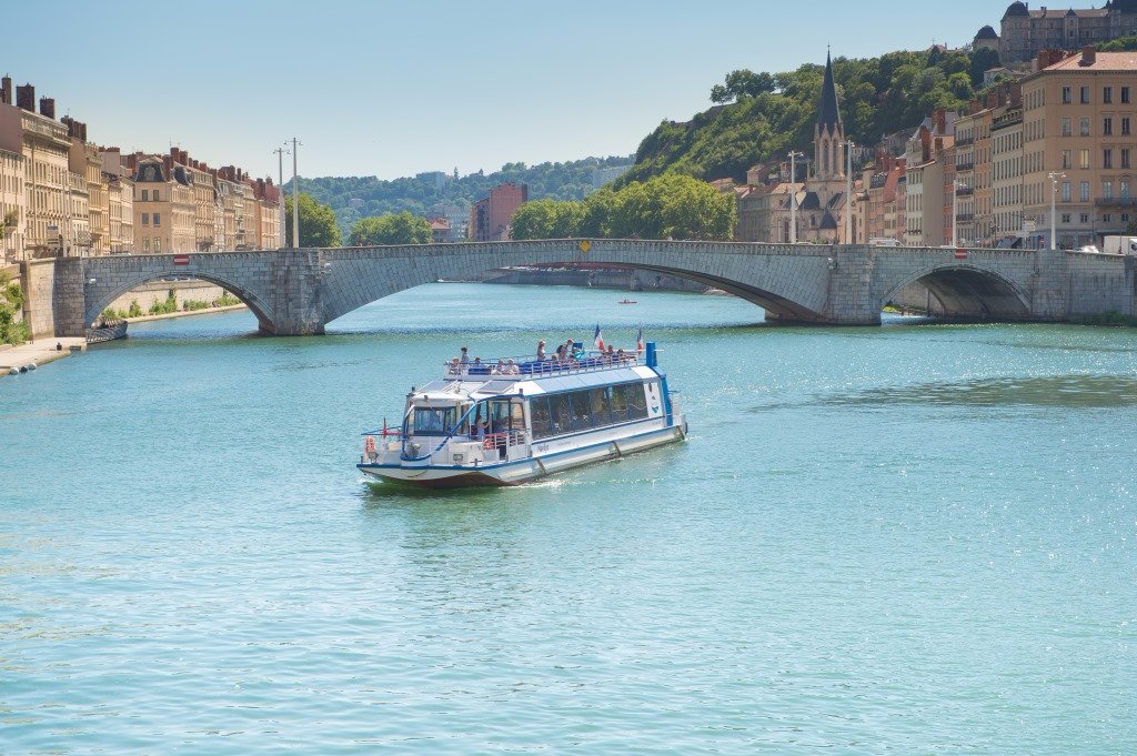 les-bateaux-lyonnais-croisieres-promenades