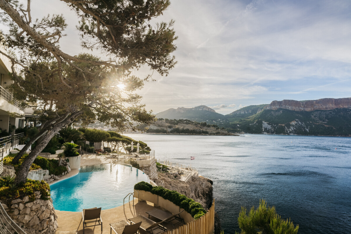 les-roches-blanches-cassis-historic-swimming-pool