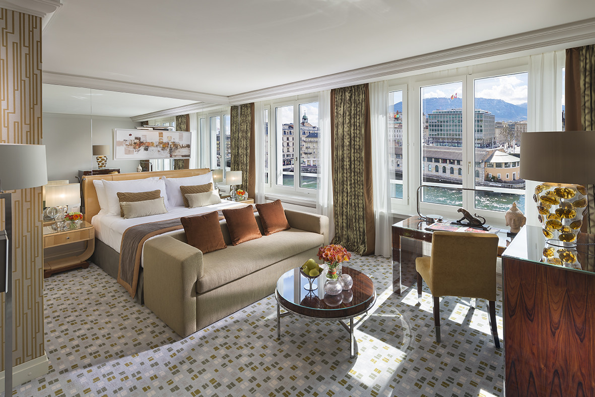 mandarin-oriental-geneva-deluxe-river-view-bedroom