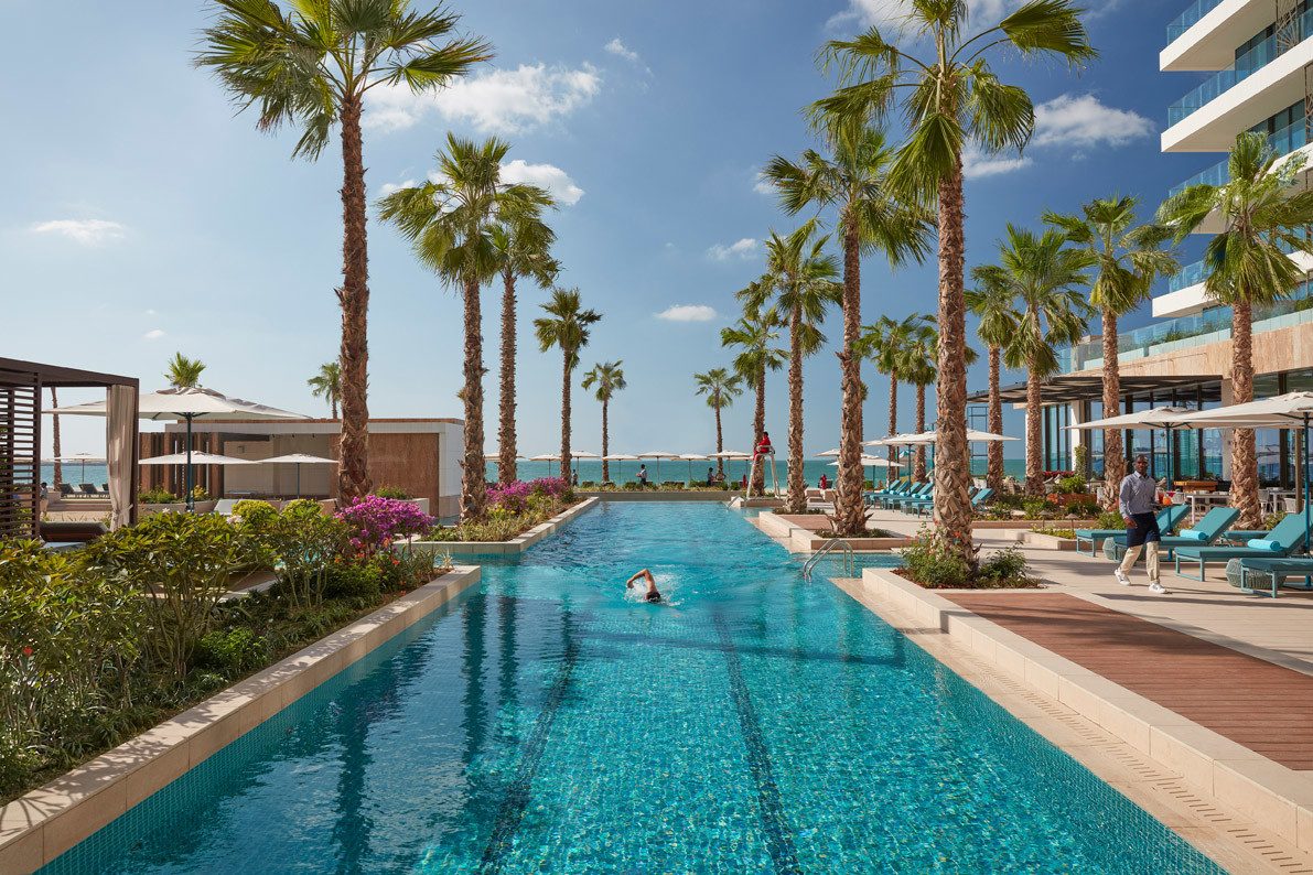 mandarin-oriental-jumeira-dubai-the-pool-at-mandarin-oriental-jumeira-dubai