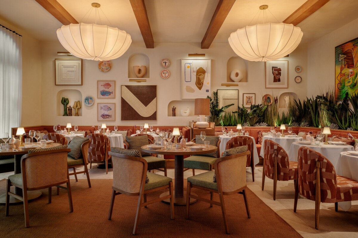 https://www.vendomtalents.com/image/galleries/riviera-dining-group-claudie-0037-enhanced-nr-edit-4k