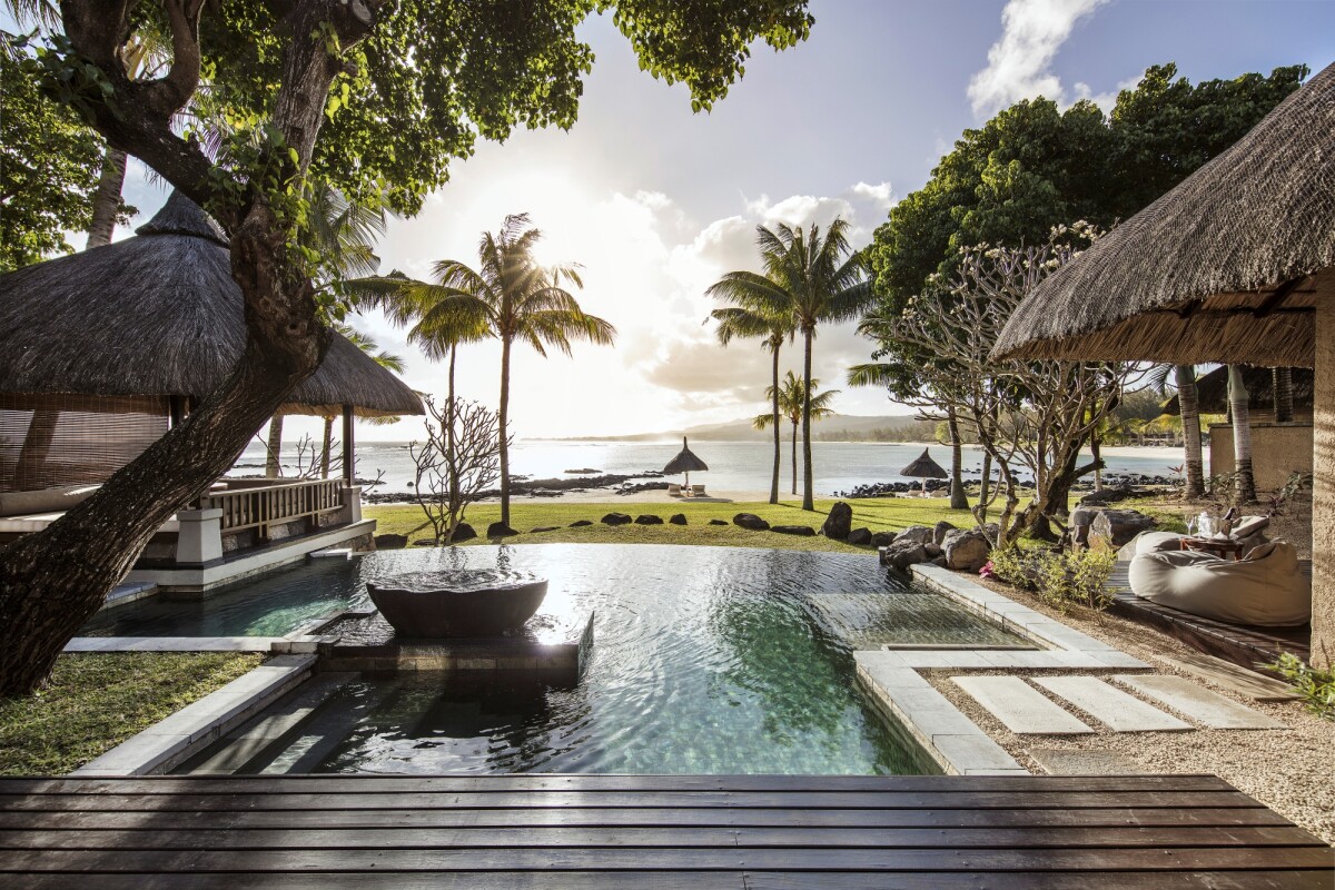 shanti-maurice-resort-spa-shanti-maurice-resort-spa-beachfront-suite-pool-villa-03