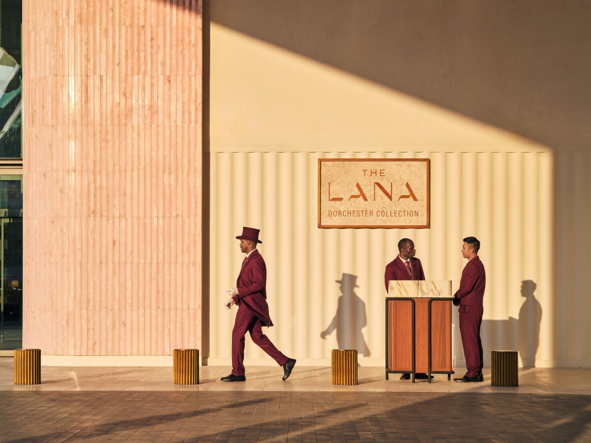 the-lana-the-lana-entrance-doorman-valet-dorchestercollection