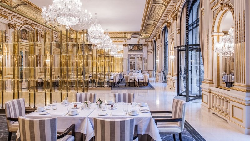 the-peninsula-paris-lobby