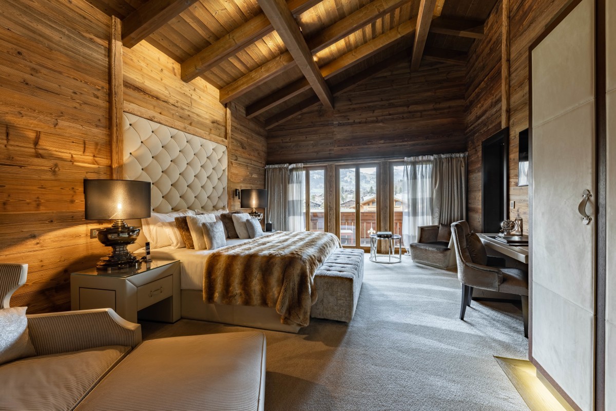 ultima-gstaad-presidential-suite-master-bedroom-with-balcony-ultima-gstaad-min