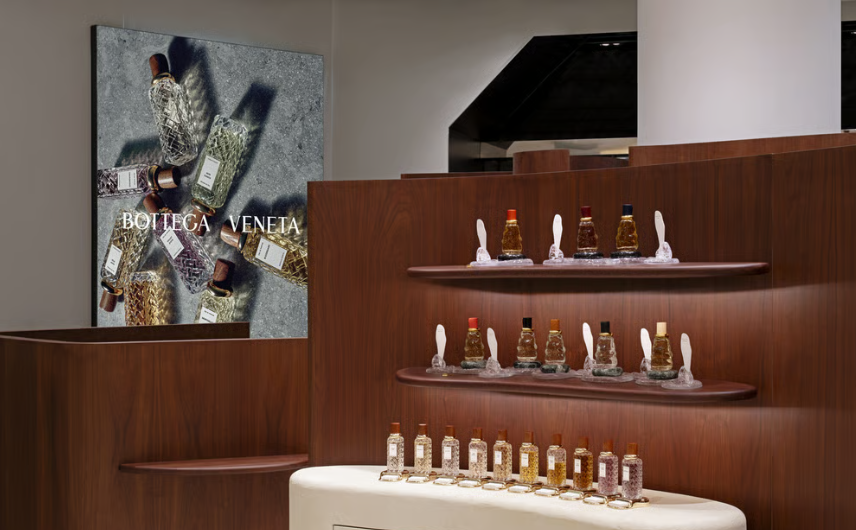 news-main-a-paris-le-parfum-sexprime-en-physique-durant-lete.1787300862.png