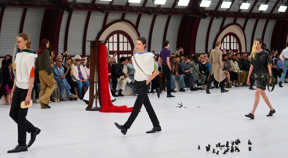 news-main-audace-aerienne-lors-du-defile-loewe-homme-printemps-ete-2025.1719400750.jpg