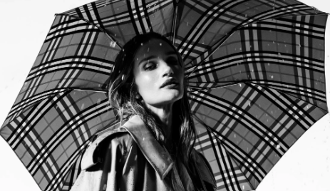 news-main-burberry-relance-son-image-avec-une-nouvelle-strategie-marketing-globale.1774595890.png
