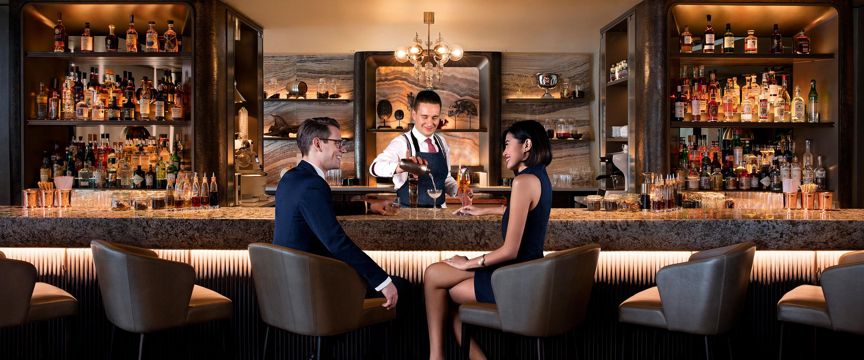 news-main-chic-new-mo-bar-debuts-at-mandarin-oriental-singapore.1539596430.jpg