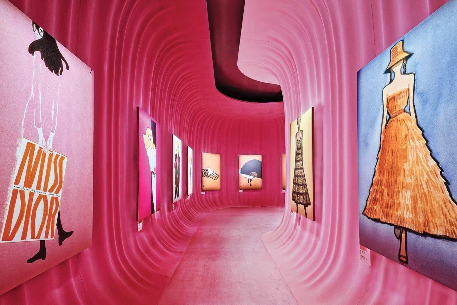 news-main-dior-celebre-lheritage-de-miss-dior-a-shanghai-a-travers-une-exposition-immersive-et-inedite.1759485178.jpg