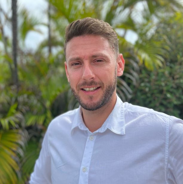 news-main-erick-atlan-directeur-administratif-et-financier-de-lhotel-christopher-st-barth-une-carriere-dediee-a-la-gestion-de-lexcellence-hoteliere.1735647376.png