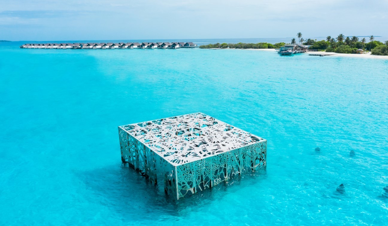 news-main-fairmont-maldives-launches-must-see-underwater-eco-art-installation.1571733338.jpg