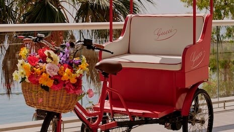 news-main-gucci-celebre-les-60-ans-de-son-motif-flora-a-monte-carlo.1781859987.jpg