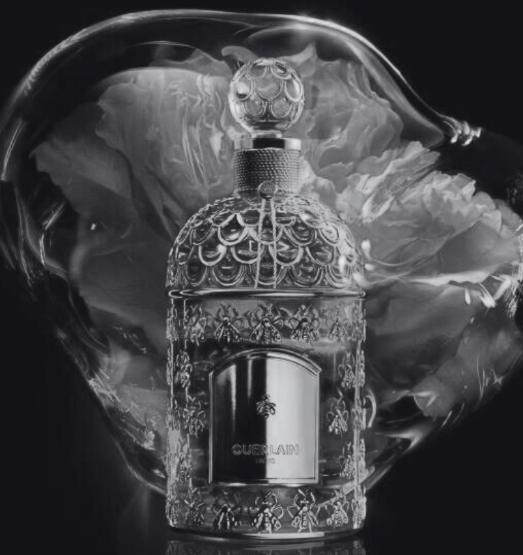 news-main-guerlain-sassocie-a-moynat-pour-creer-une-malle-unique-pour-son-parfum-sur-mesure.1698046194.png