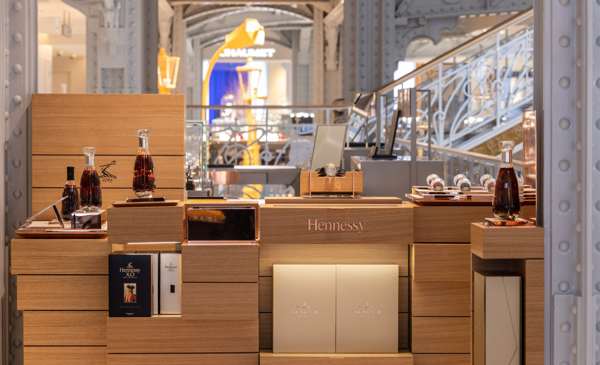 news-main-hennessy-hands-un-concept-inedit-qui-rend-hommage-au-savoir-faire-de-la-maison-hennessy.1640183313.jpg