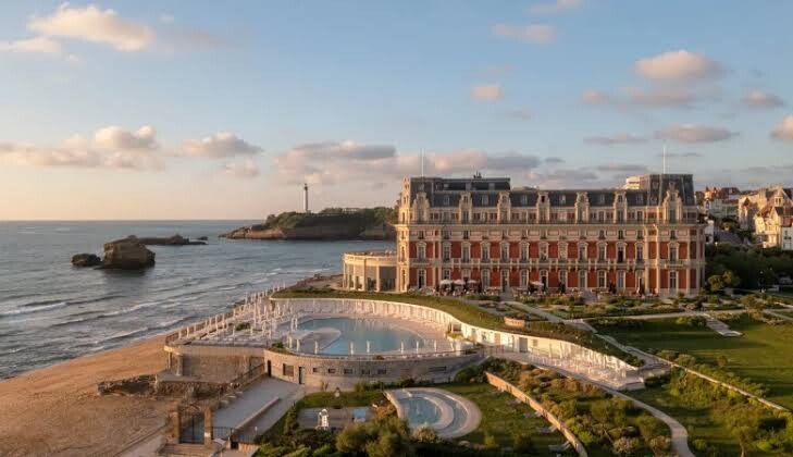 news-main-la-liste-2026-place-le-meurice-et-la-reserve-parmi-les-meilleurs-hotels-du-monde.1784225111.jpeg