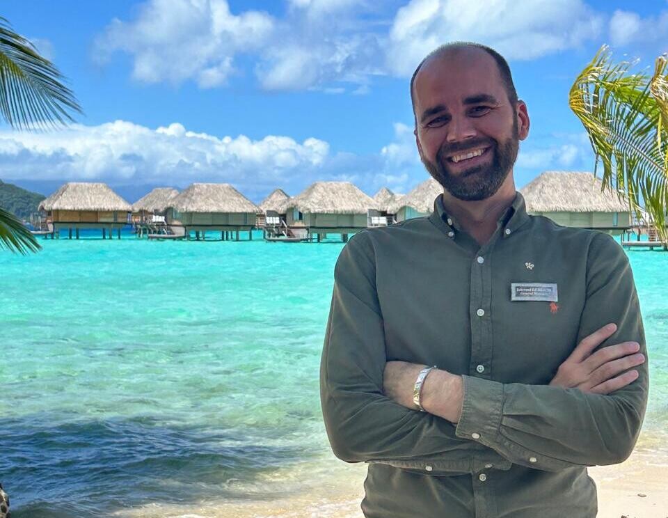 news-main-laurent-le-seach-directeur-general-de-le-tahaa-by-pearl-resorts-diriger-avec-vision-et-excellence-dans-lunivers-du-luxe-hotelier.1744991178.jpg