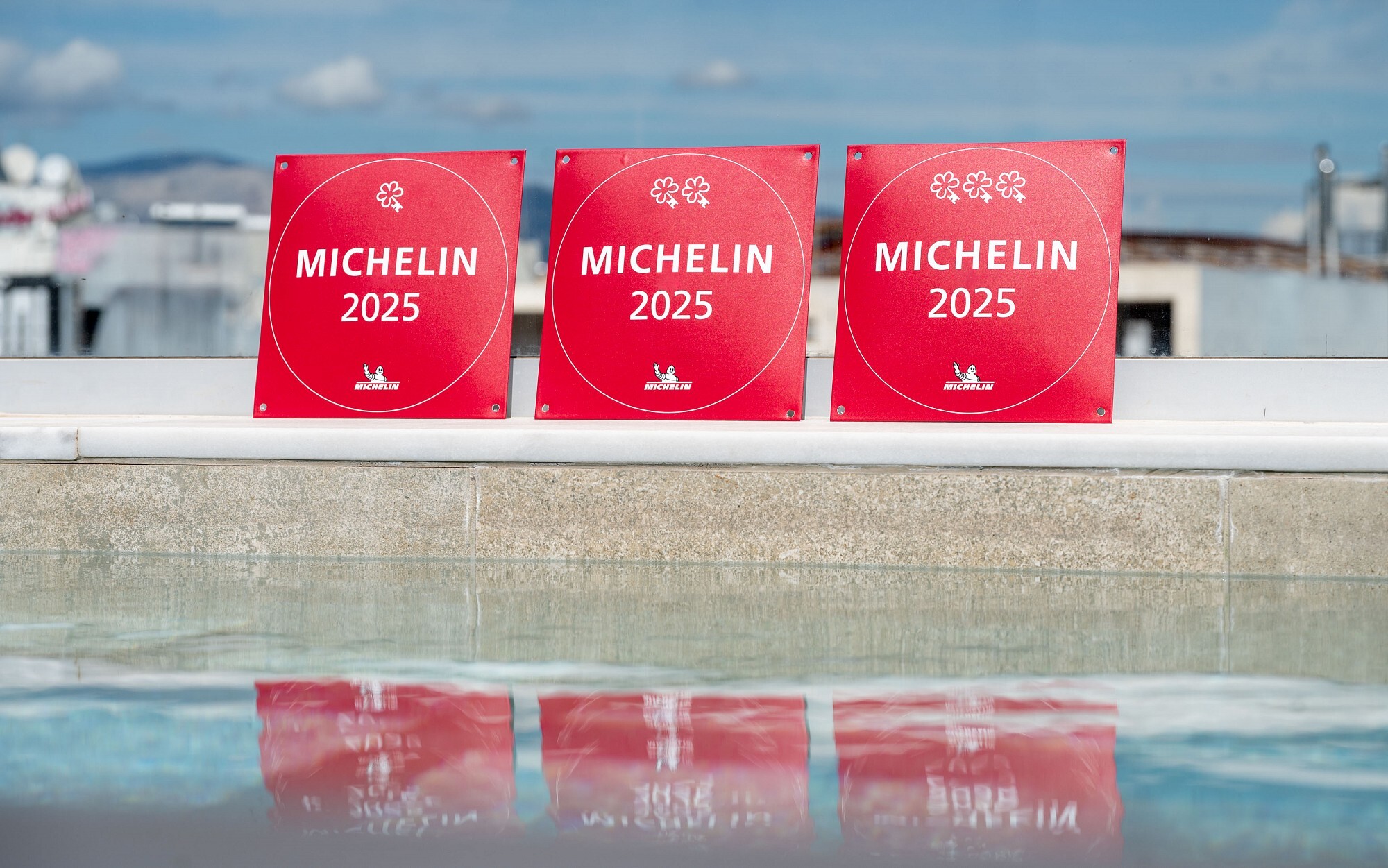 news-main-le-guide-michelin-devoilera-sa-premiere-selection-mondiale-des-clefs-le-8-octobre-2025.1753096065.jfif