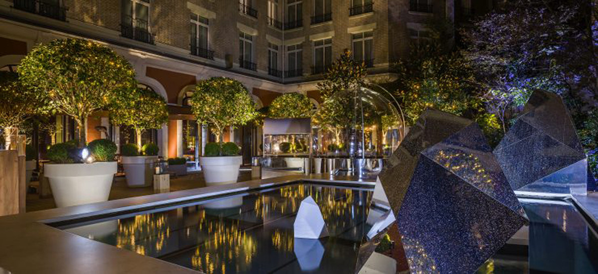 news-main-le-royal-monceau-raffles-paris-debuts-arctic-pop-up-terrace.1543518752.jpg