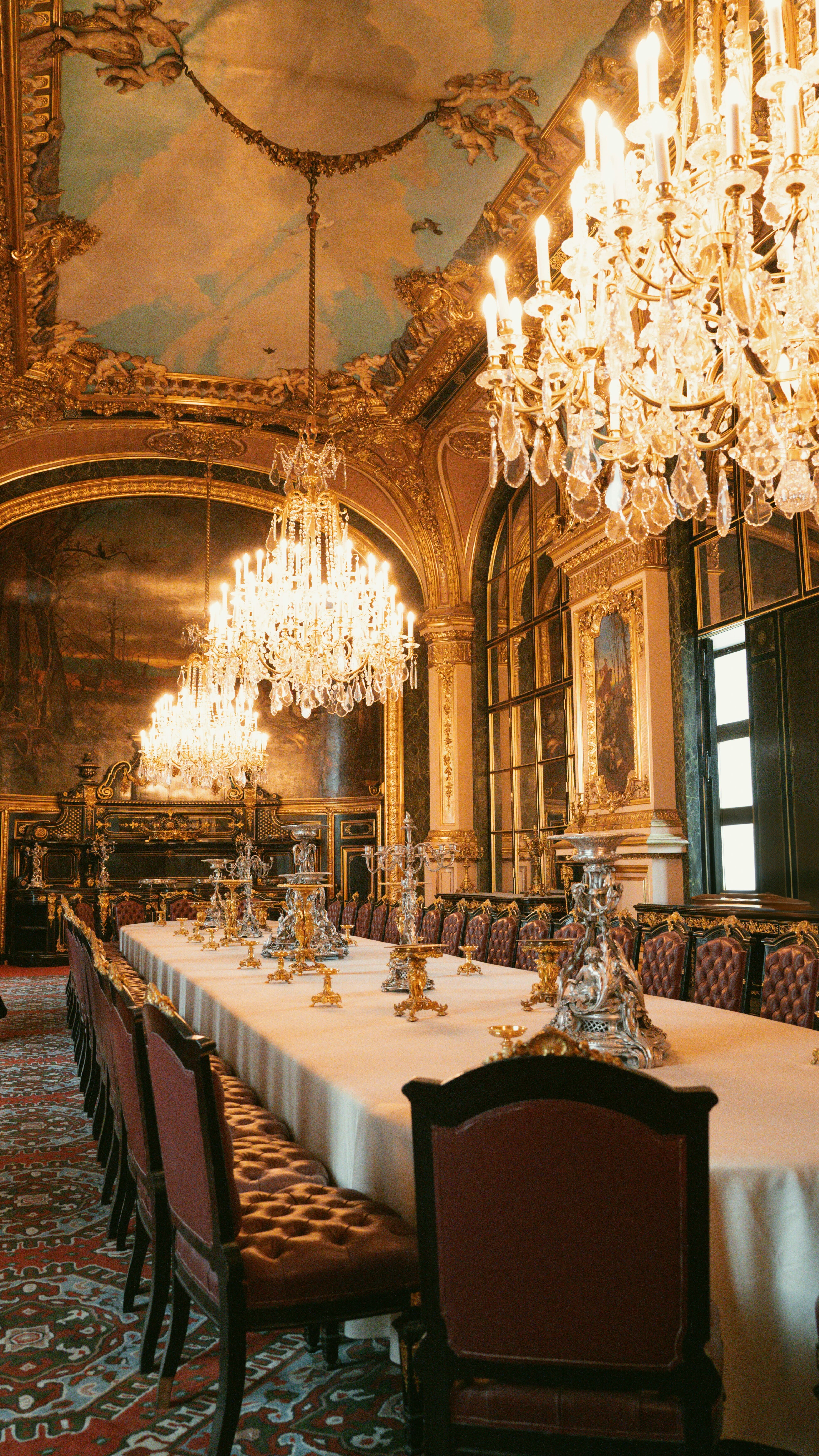 news-main-lhotel-plaza-athenee-devoile-la-grande-table.1791374794.jpg