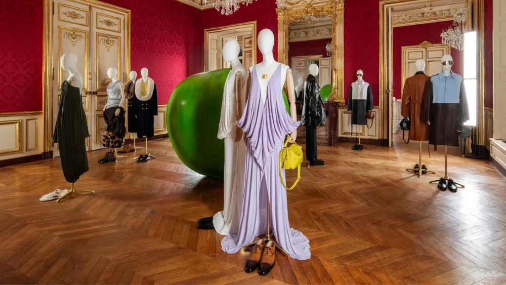 news-main-loewe-automne-hiver-2025-une-rencontre-entre-mode-art-et-artisanat.1742223459.webp