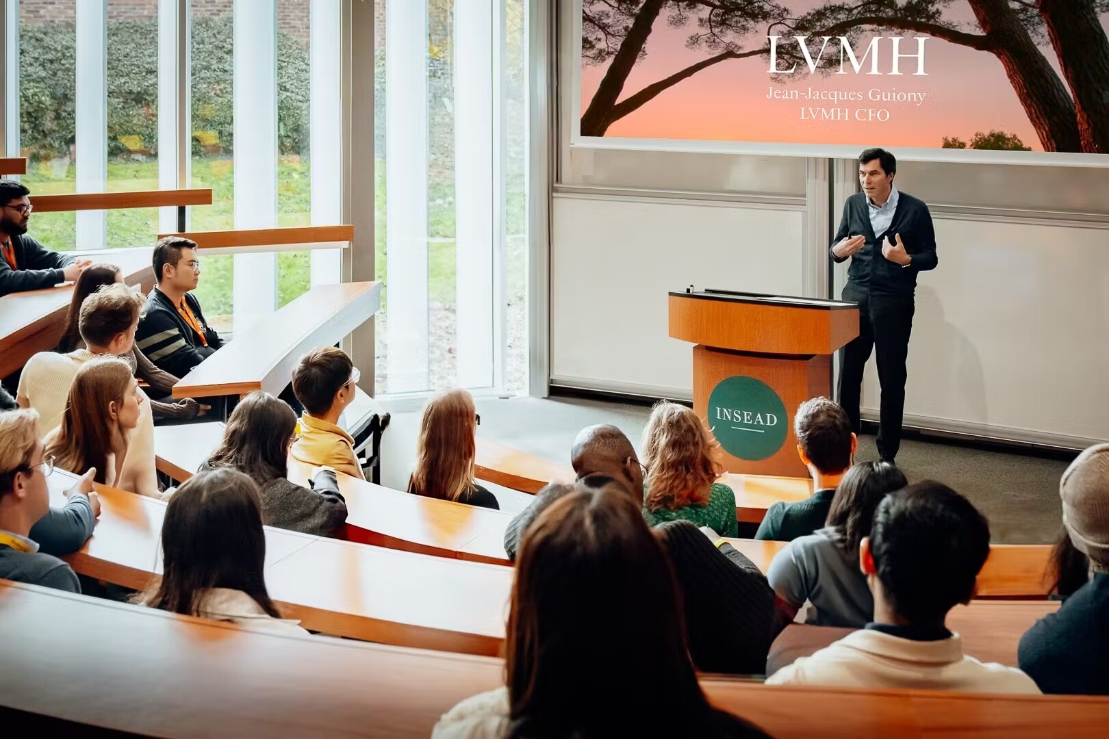 news-main-lvmh-et-insead-annoncent-un-partenariat-strategique-pour-soutenir-leducation-et-la-recherche-en-sciences-sociales-et-management.1734336119.jpg