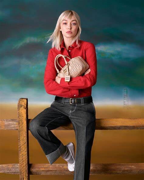 news-main-miu-miu-devoile-le-sac-arcadie-avec-la-participation-de-gigi-hadid-un-melange-de-realite-et-de-surrealisme.1686141340.jpg