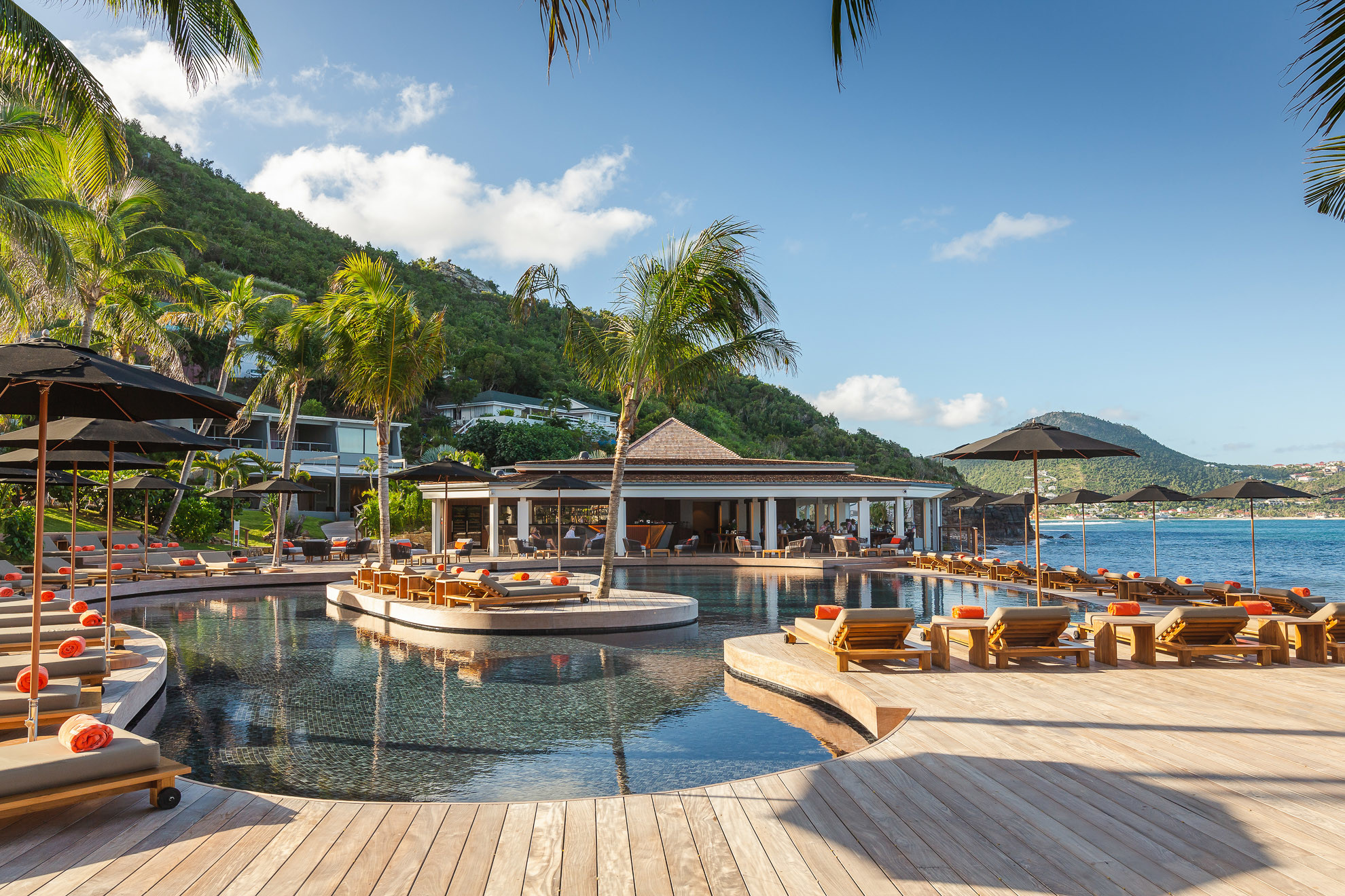 news-main-nouvel-hotel-membre-christopher-st-barth.1561392477.jpg