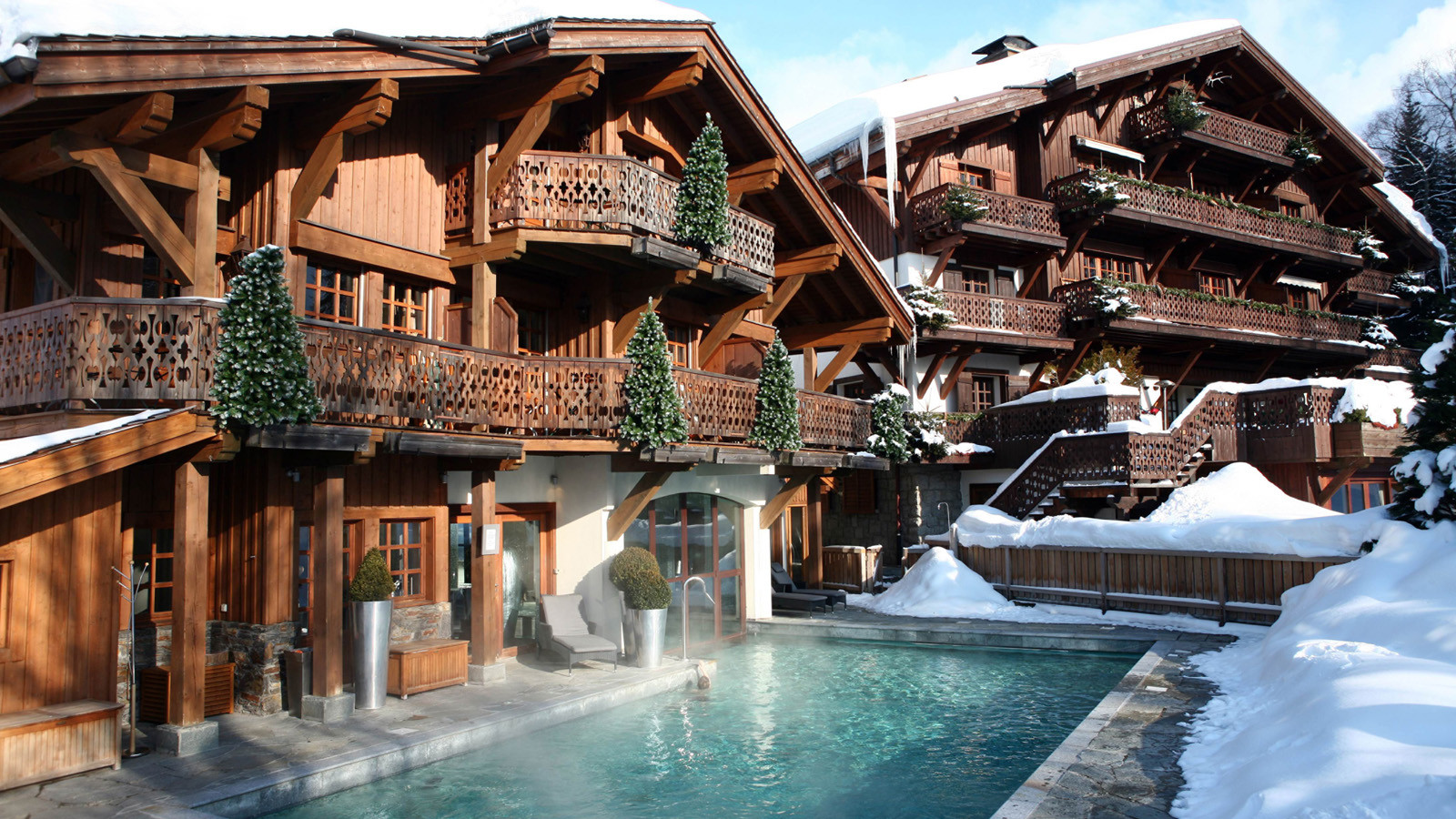 news-main-opening-les-chalets-du-mont-darbois-megeve-a-four-seasons-hotel.1576511280.jpg