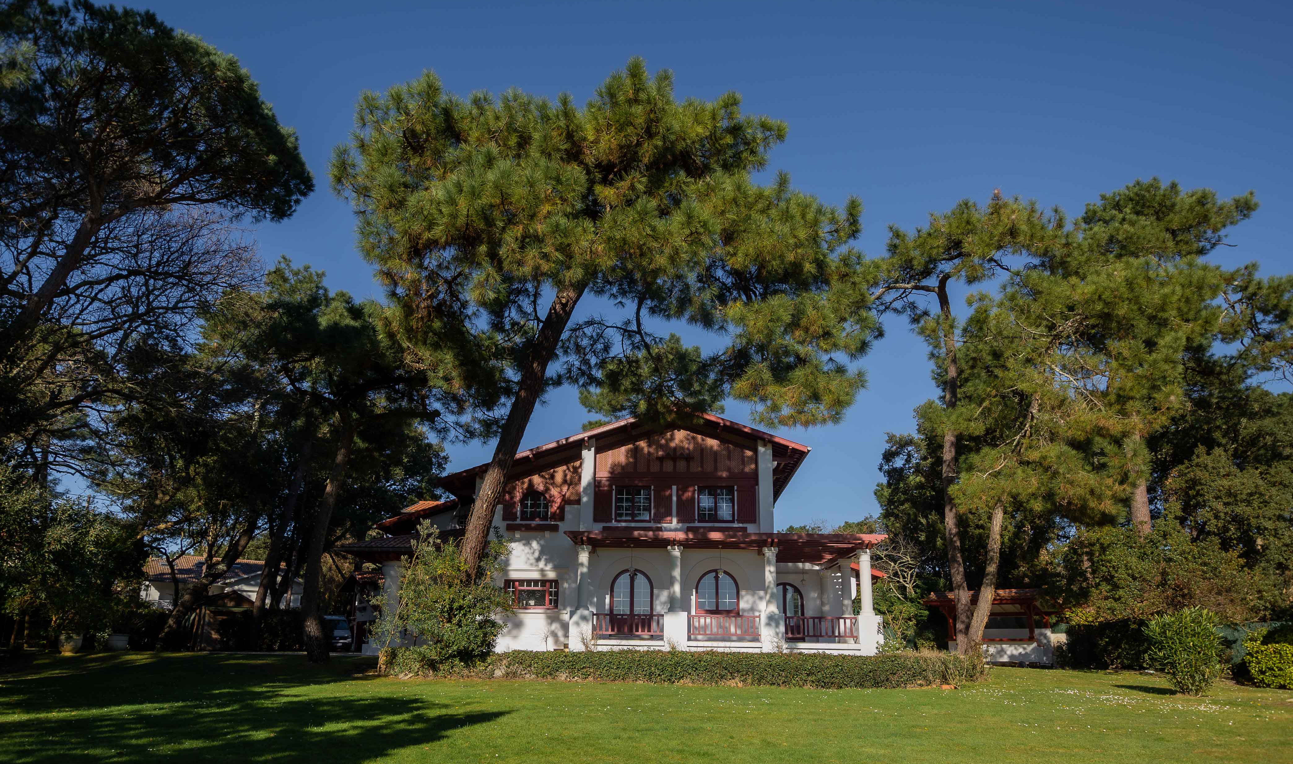 news-main-ouverture-juillet-2022-les-bords-du-lac-hossegor-par-iconic-house.1647441324.jpg