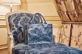 news-main-ritz-paris-lheritage-en-40-cabas-upcycles.1767106542.jfif