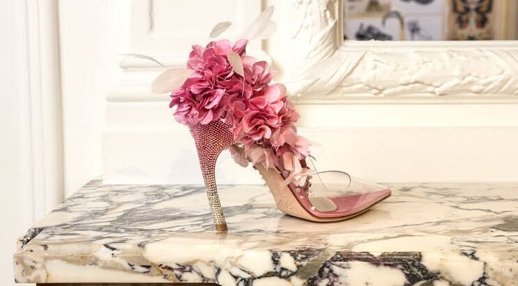news-main-roger-vivier-devoile-sa-nouvelle-collection-couture-avec-latelier-des-papillons.1785090052.jpeg